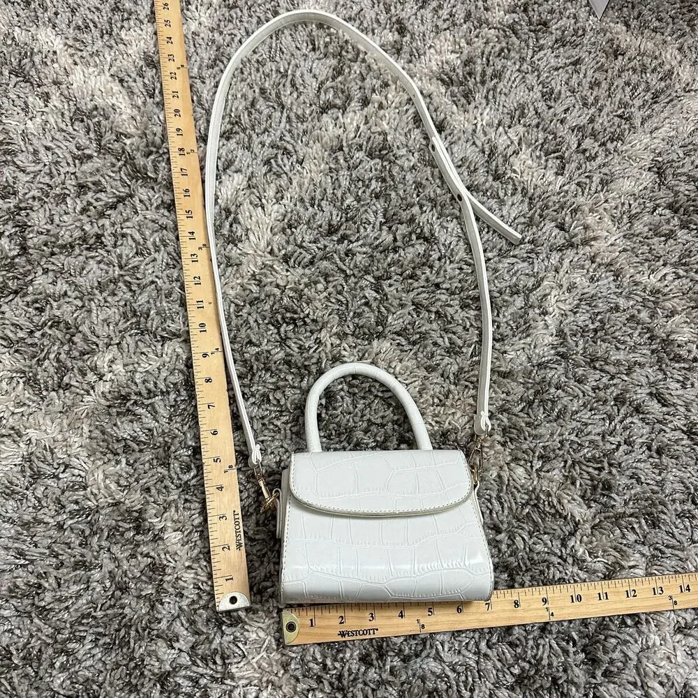VTG White Faux Vegan Leather Crocodile Alligator Purse Crossbody Shoulder Bag